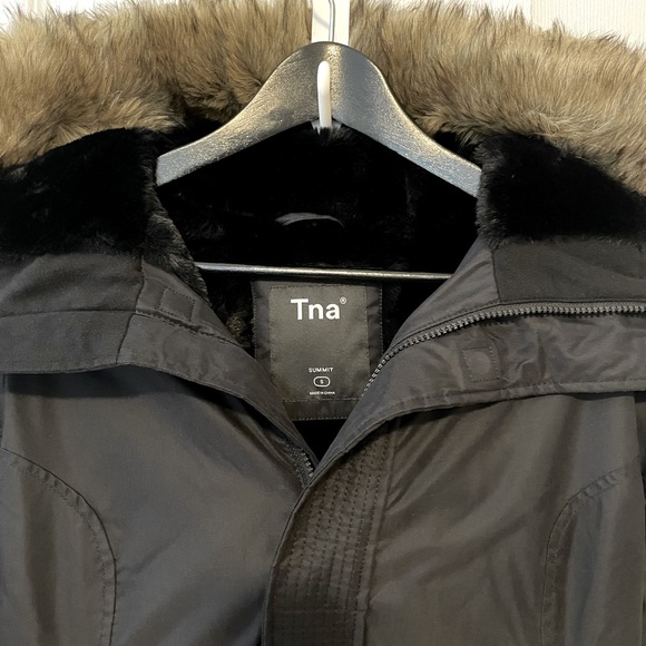 Aritzia Summit Parka - Picture 5 of 7
